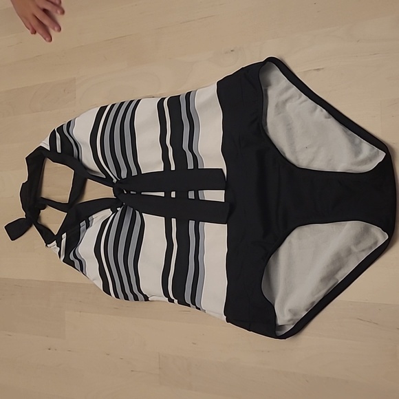 1990s/Y2K Jag Striped One-piece Halter Top Bathing Suit One Pieces